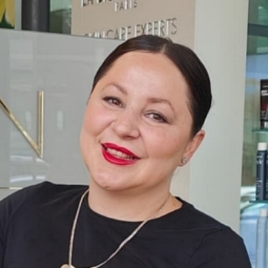 Tina Le Salon Deluxe